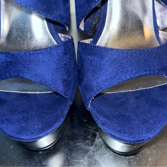NWT/NIB Michael Antonio Blue microfiber “Emelie” size 7 strappy platform heels - Picture 8 of 15